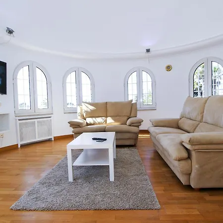 ヴィラ Santorini カンブリルス