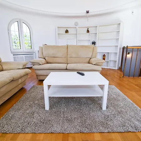 ヴィラ Santorini カンブリルス